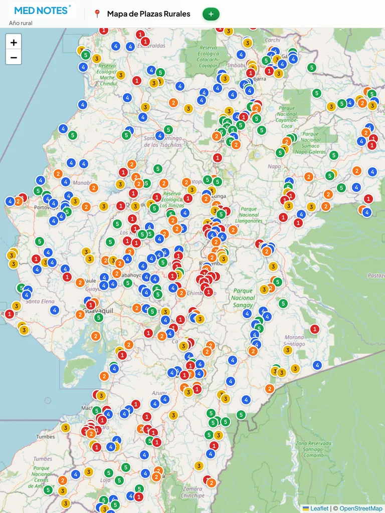 Mapa de plazas rurales del Ecuador en una tablet, con cada plaza calificada por las reseñas de quienes hicieron su año rural